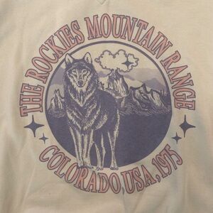 H&M Rocky Mountains of Colorado Wolf Graphic Sweatshirt